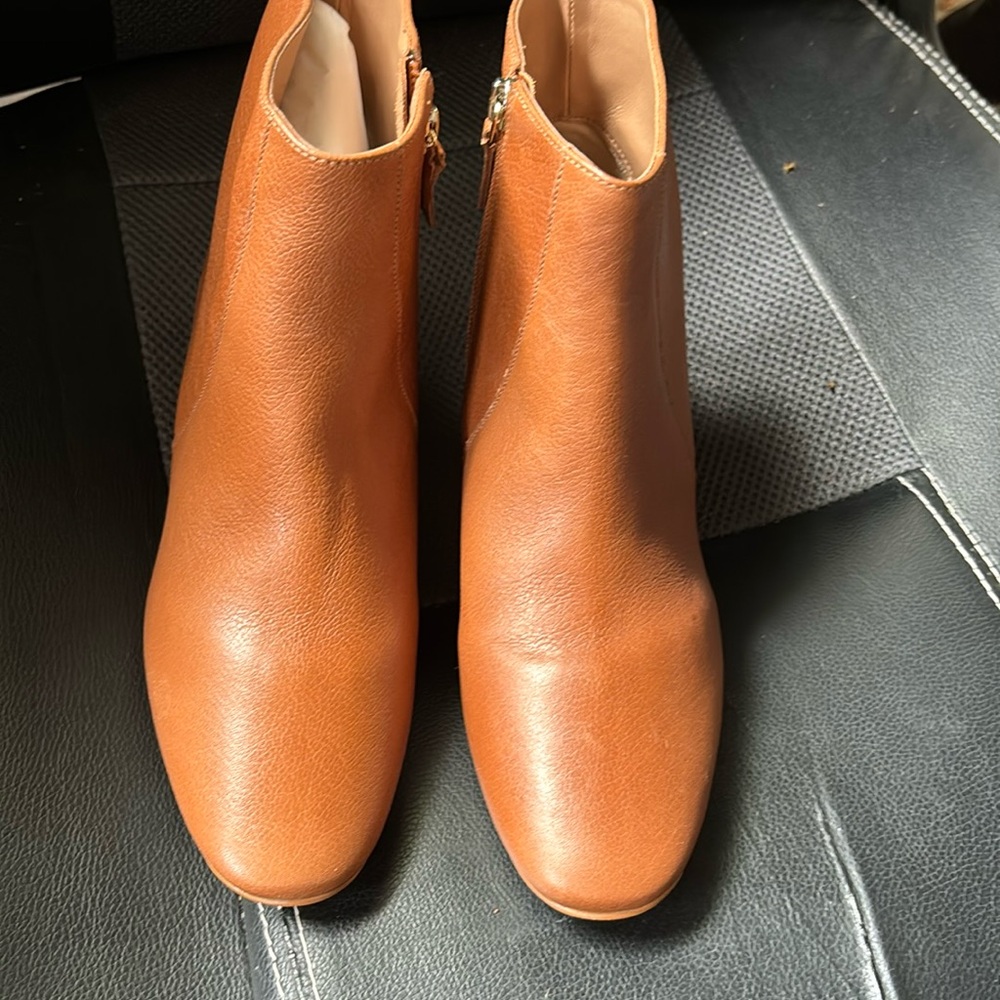 Anthropologie brand luggage tan leather ankle boot , size 7 excellent condition